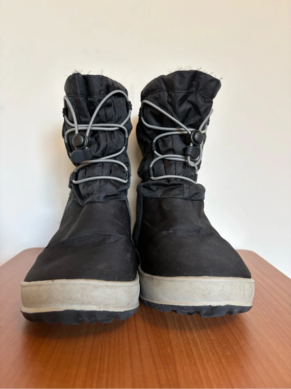 Bogs Kid Snownights Winter Waterproof Snowboots Black Drawstring Youth size 2